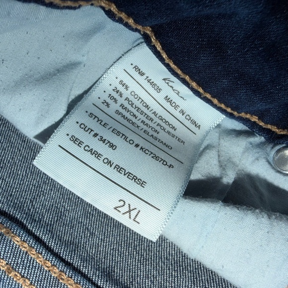 KanCan jeans with raw hem. 2XL - Picture 3 of 4